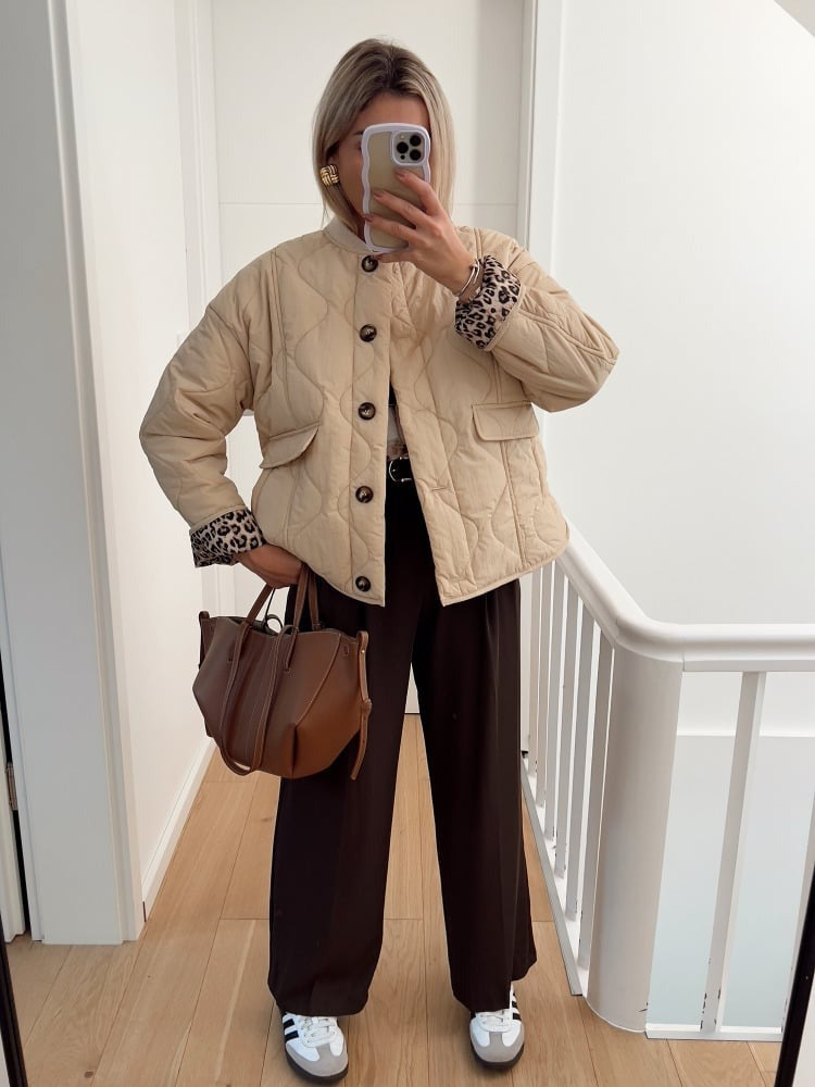 Elegant Jacket with Leopard Print Lining - Chic and Modern