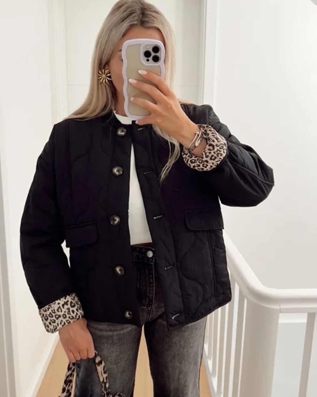 Elegant Jacket with Leopard Print Lining - Chic and Modern