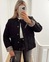 Elegant Jacket with Leopard Print Lining - Chic and Modern