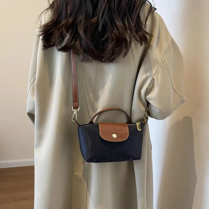 Elegant Small Crossbody Bag with Versatile Design and Adjustable Strap