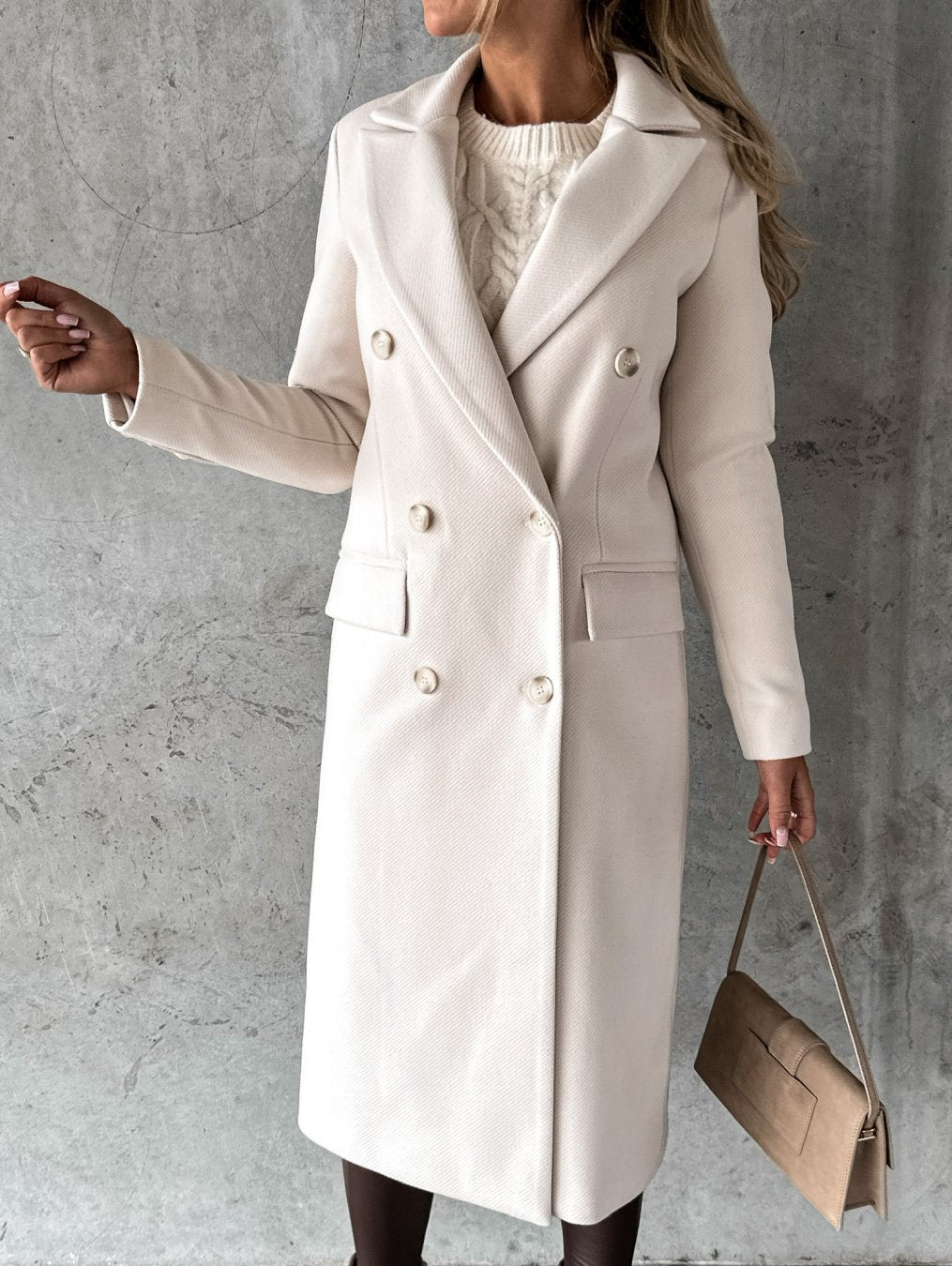 Elegant Winter Coat with a Stylish and Warm Design