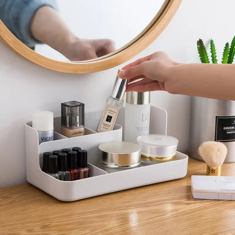 Makeup and Jewelry Organizer – Clear Storage Box in a Universal Design for Organizing Small Items on Vanity and in Bathroom