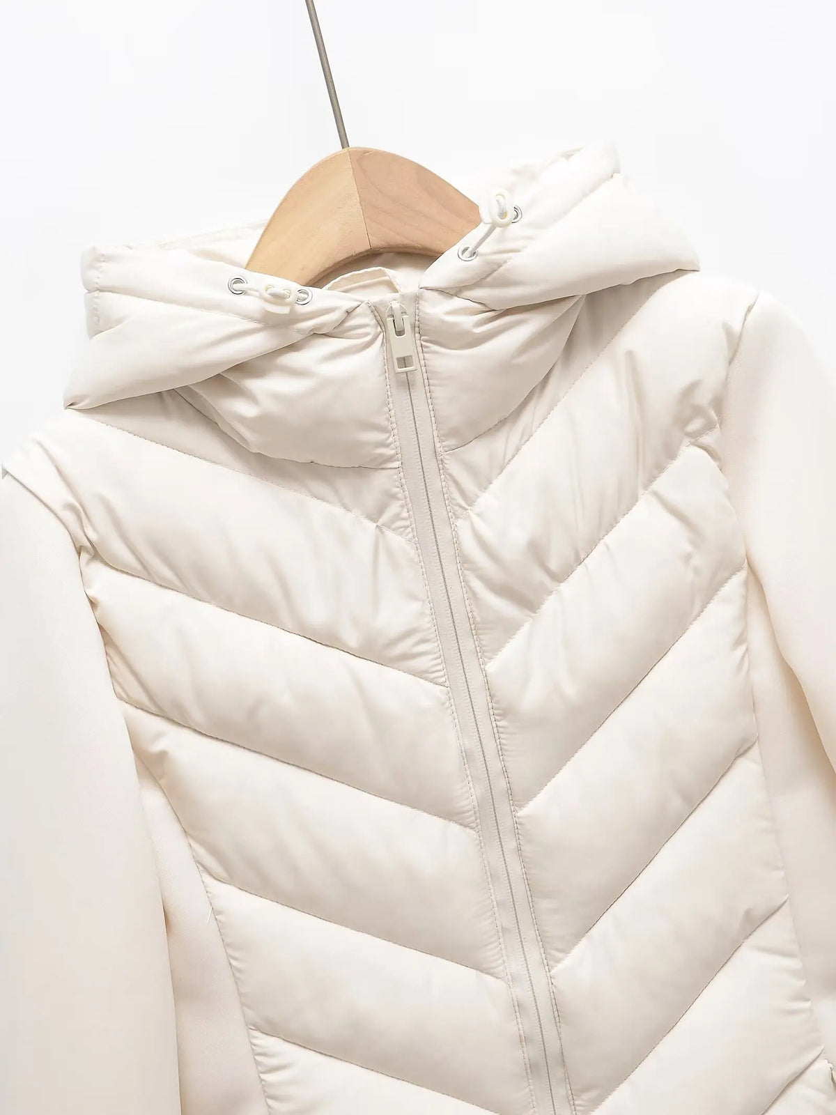 Women's Lightweight Quilted Winter Jacket with Hood and Hidden Pockets